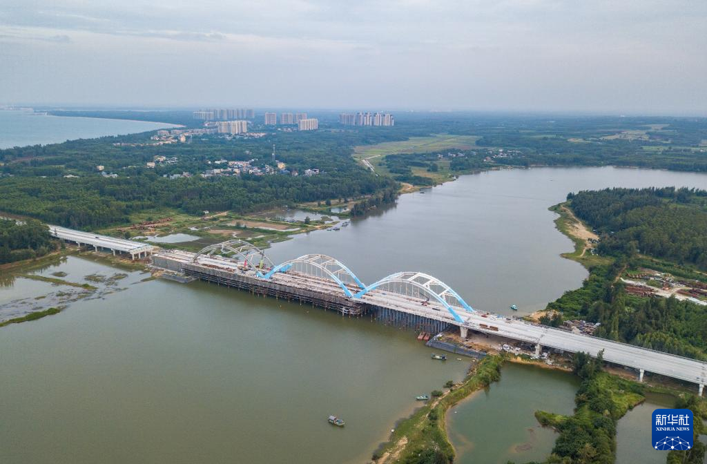 天空之眼瞰海南环岛旅游公路临高段-新华网