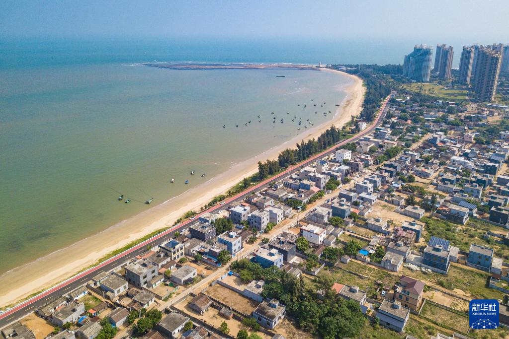 天空之眼瞰海南环岛旅游公路临高段-新华网